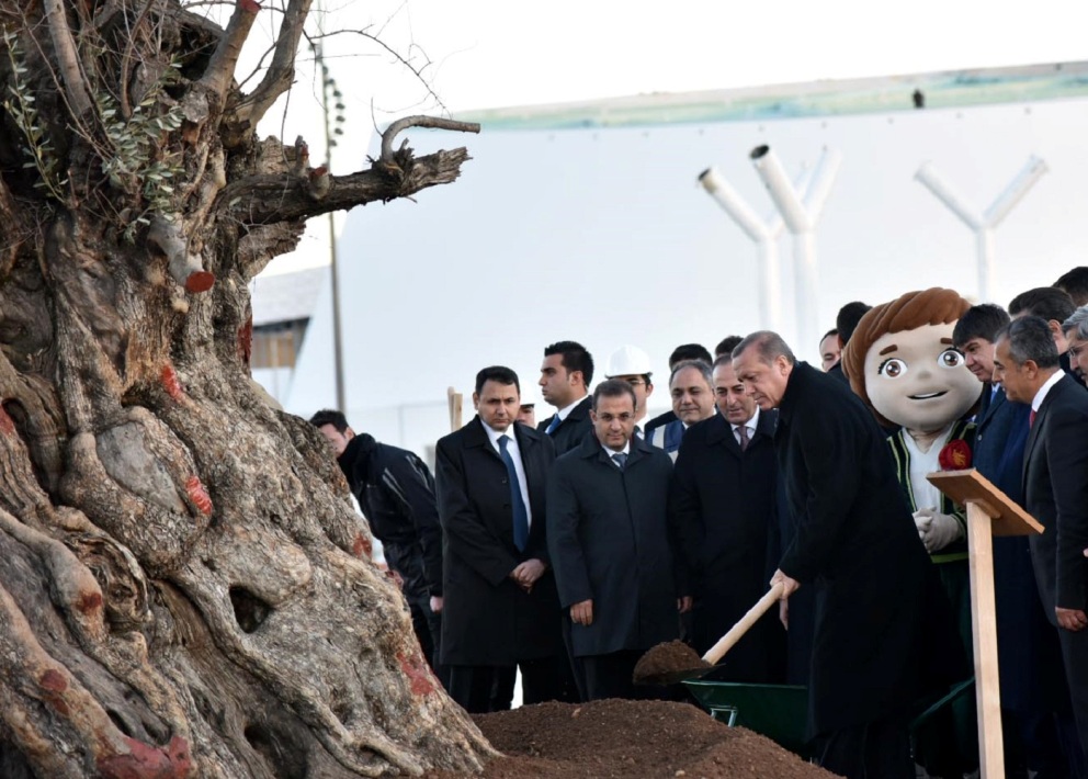 günlerden bi gün bir AKP savcısı "çok güzel canavarlar entarisi, bunu siz_mi diktiniz" diyecek, "hay